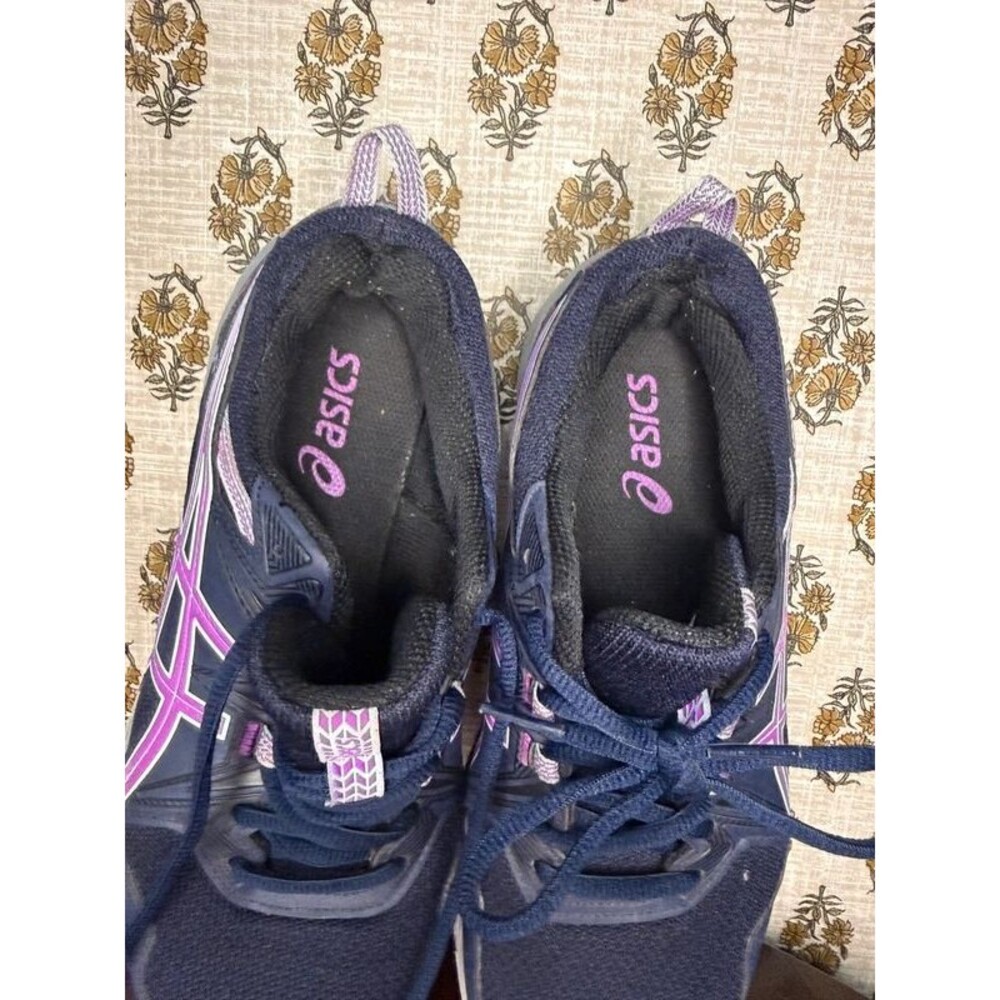 Women’s Asics - Picture 6 of 6